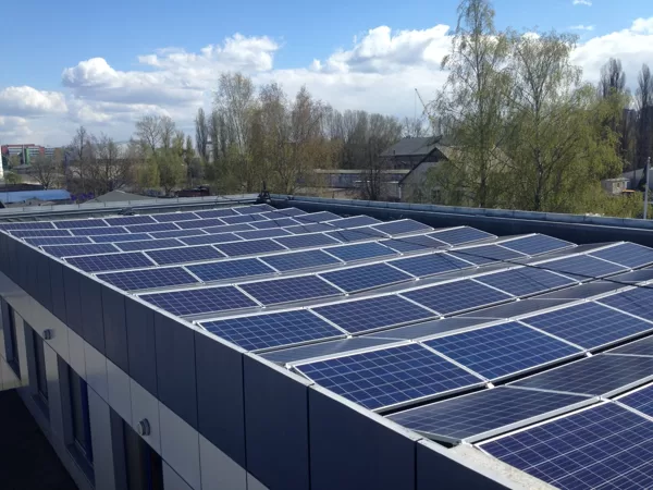 Ražošanas ēka Rīgā - 34 kW saules elektrostacija