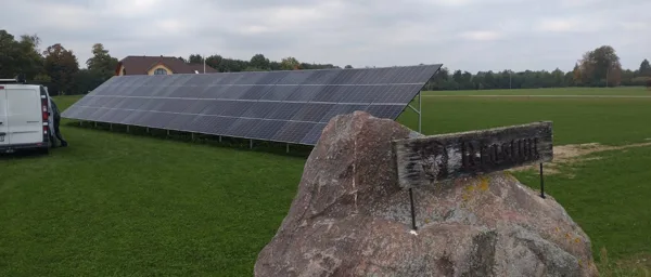 Saules Paneļu Parks Uz Zemes